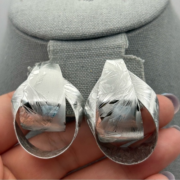 Vintage Silver Tone Metal Layered Textured Curved Stud Earrings Statement Unique - Picture 2 of 5